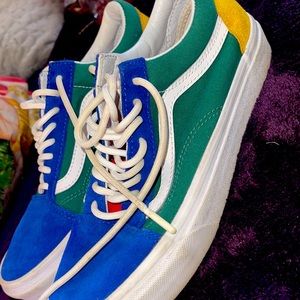 Yacht Club Vans